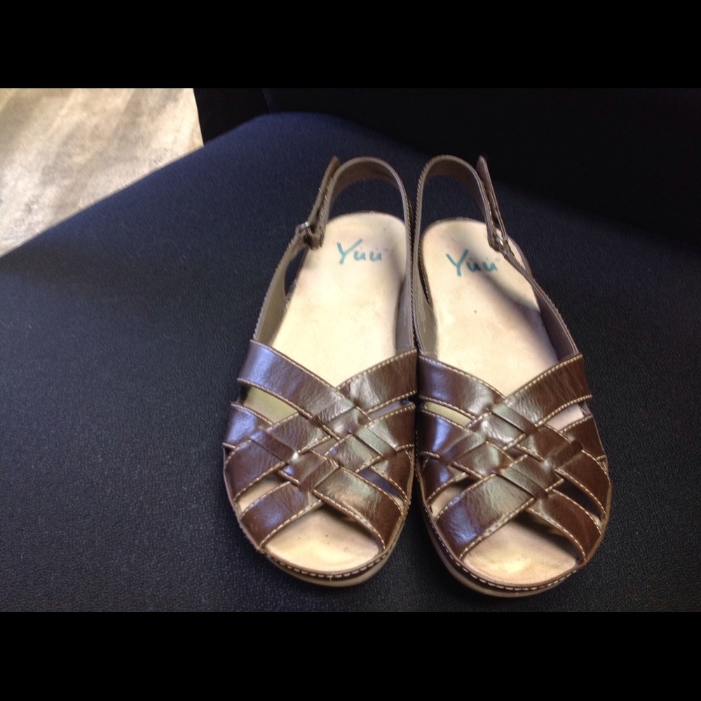 Very soft Yuu sandles like new condition