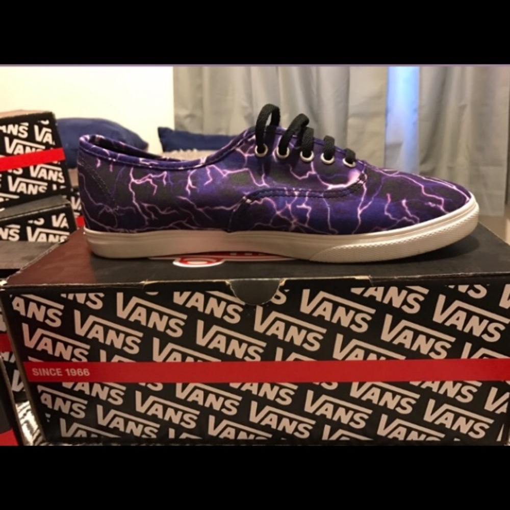 Vans Lo Pro Lightning.  Size 8.5
