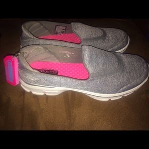 Sketchers Go Walk Sneakers