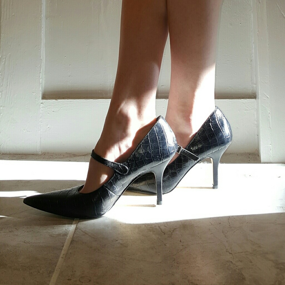 Isaac Mizrahi/Target black snake embossed pump 6