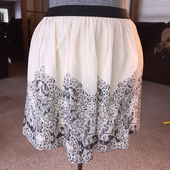 American Eagle Outfitters Dresses & Skirts - American Eagle Outfitters size M skirt