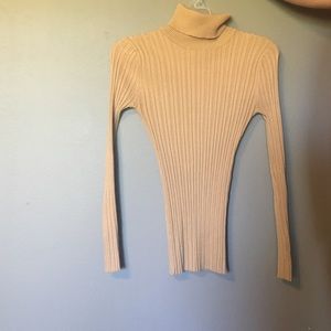 Women's turtleneck in good condition