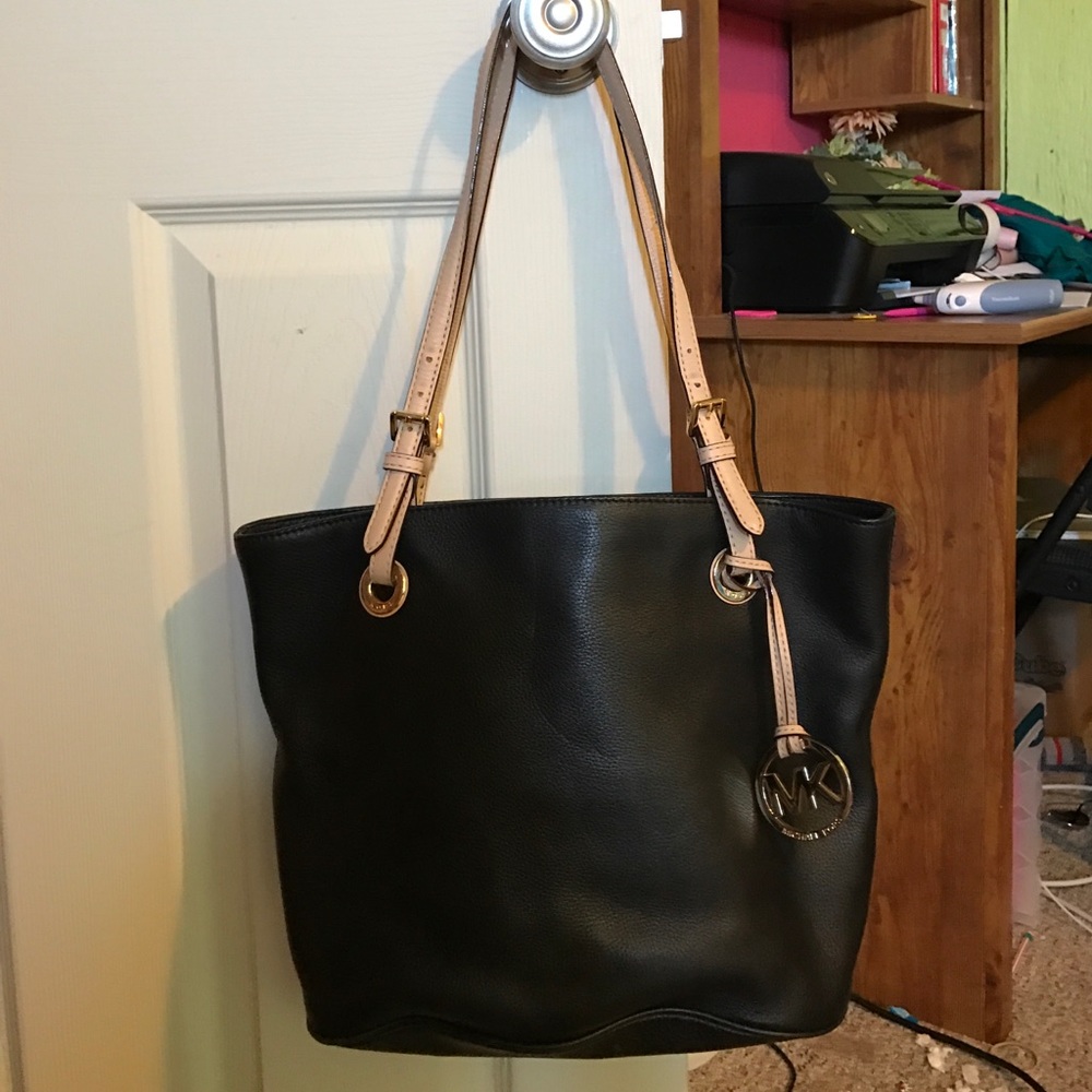 MK bucket style bag. In barely used condition.