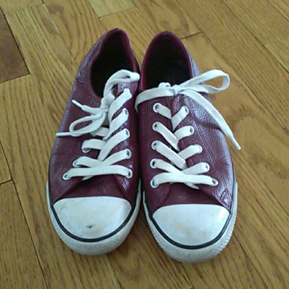 Converse. Nice burgundy sneakers