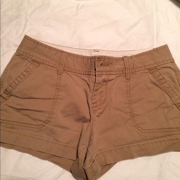 Old navy khaki shorts - Picture 1 of 3