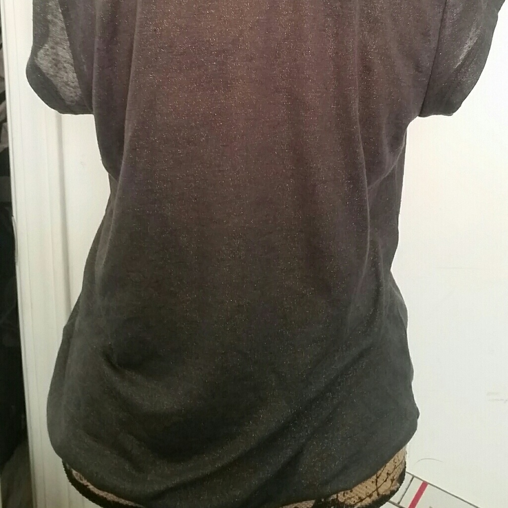 H&M v-neck tee NWT - Picture 3 of 4
