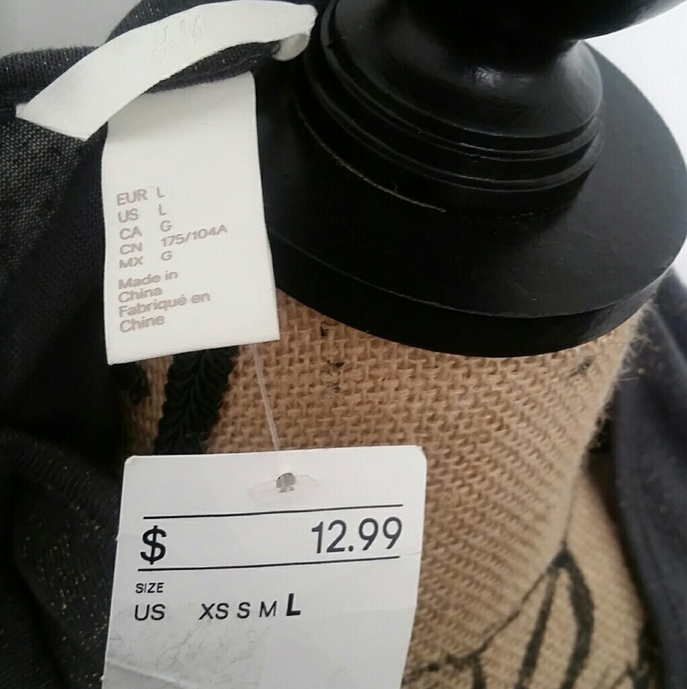 H&M v-neck tee NWT - Picture 4 of 4