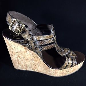 Tory Burch Leslie wedge, comes with dust bag