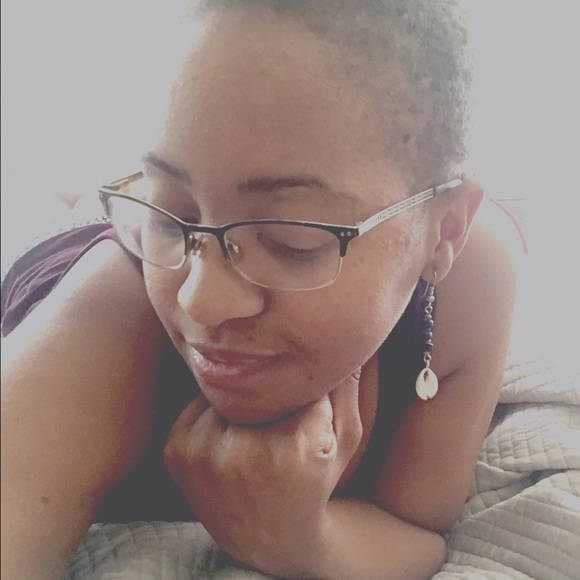 Meet your Posher, Yinka - Picture 2 of 2
