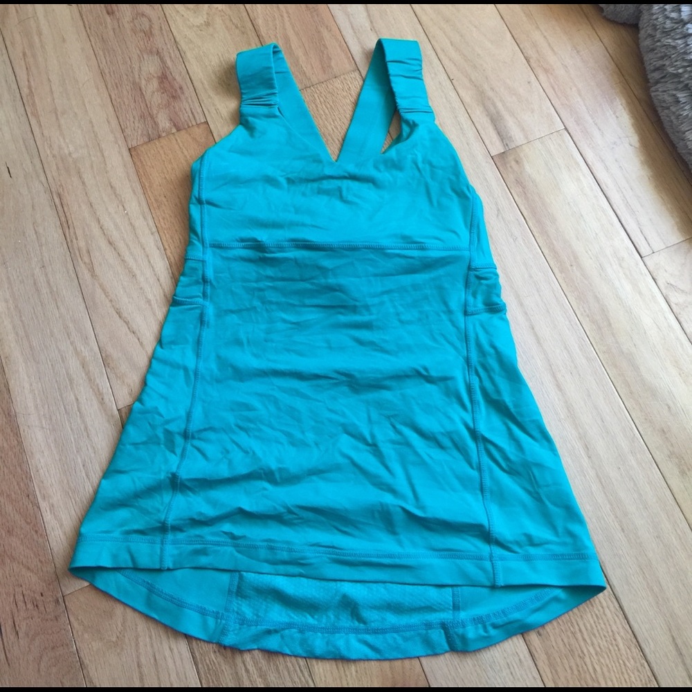 Lululemon teal tank