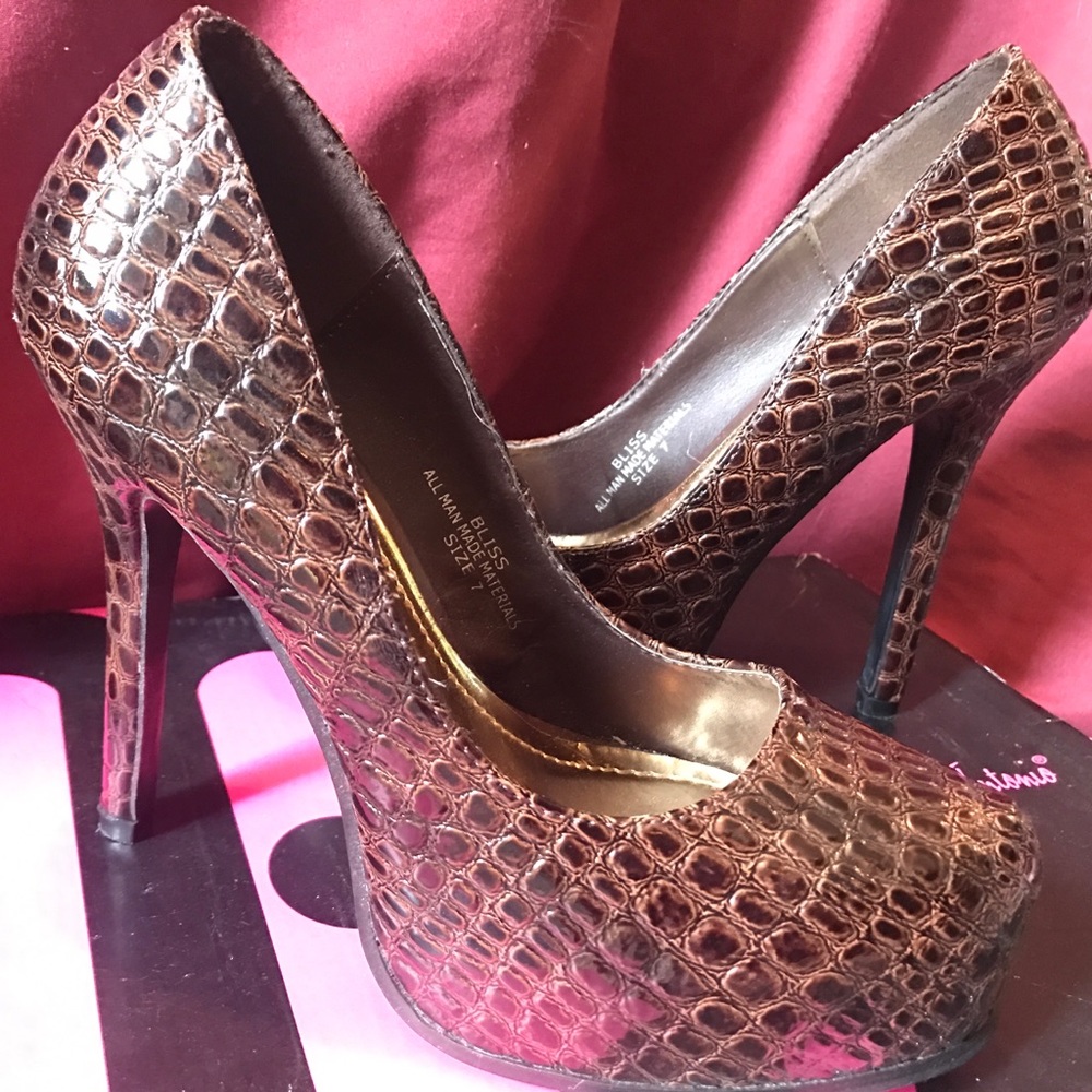 Heels brown alligator