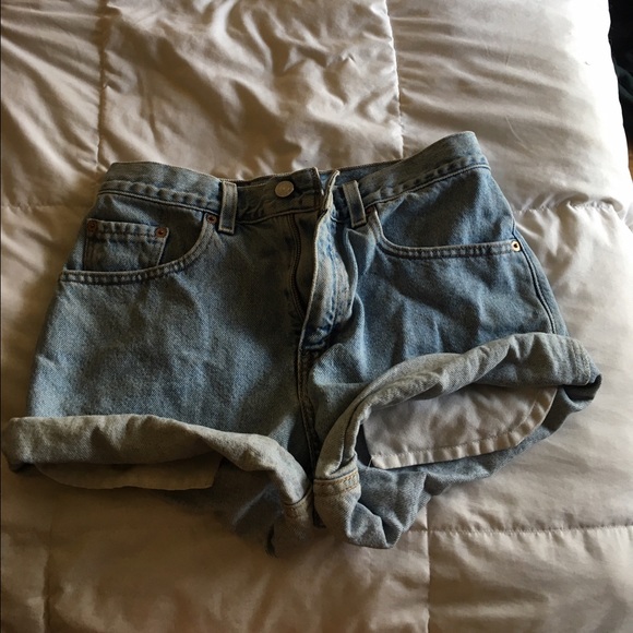 Vintage Levi's Shorts - Picture 3 of 3