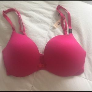 32d push-up Victoria Secret plunge bra!!! NWT