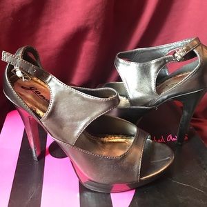 Heels gunmetal great condition size 7