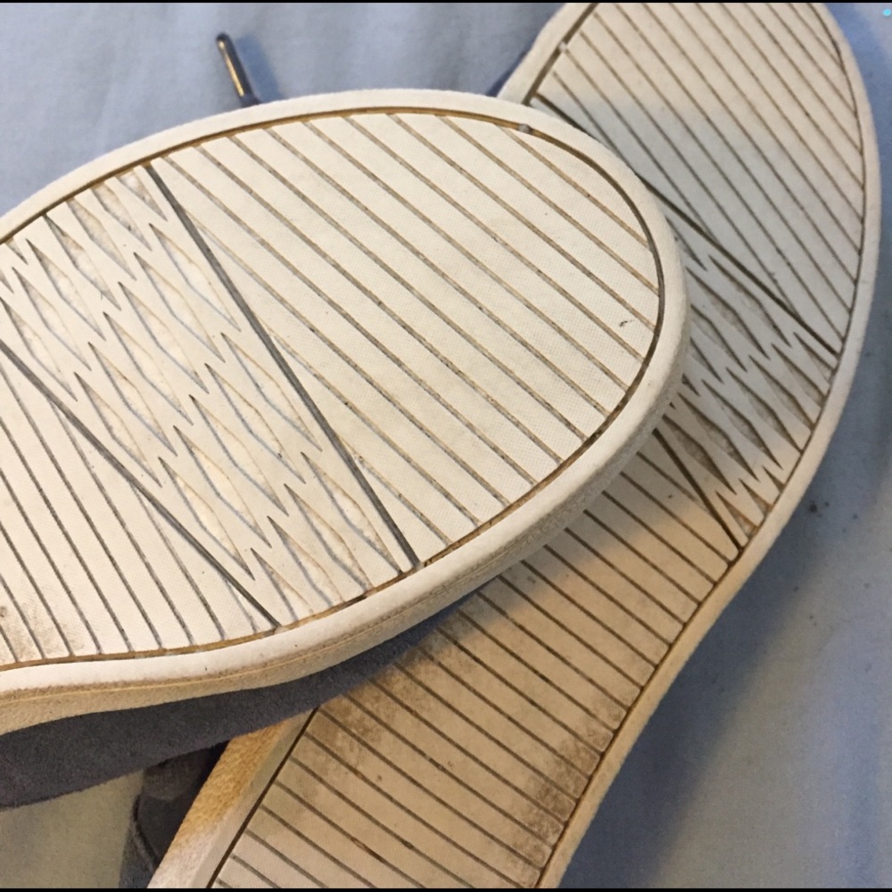 TOMS Shoes - Picture 2 of 3