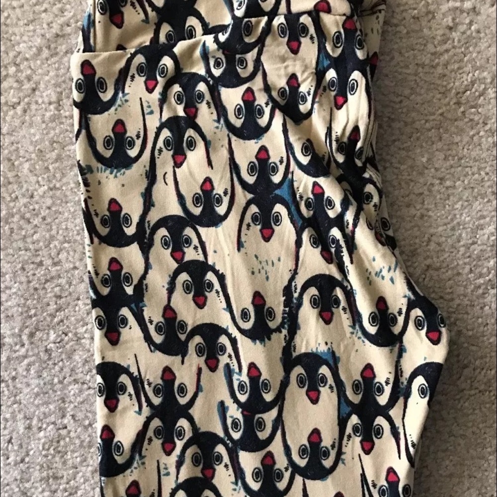 Lularoe OS Cream Penguins 🐧🦄