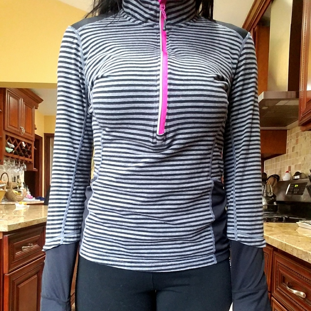 Light athletic pullover