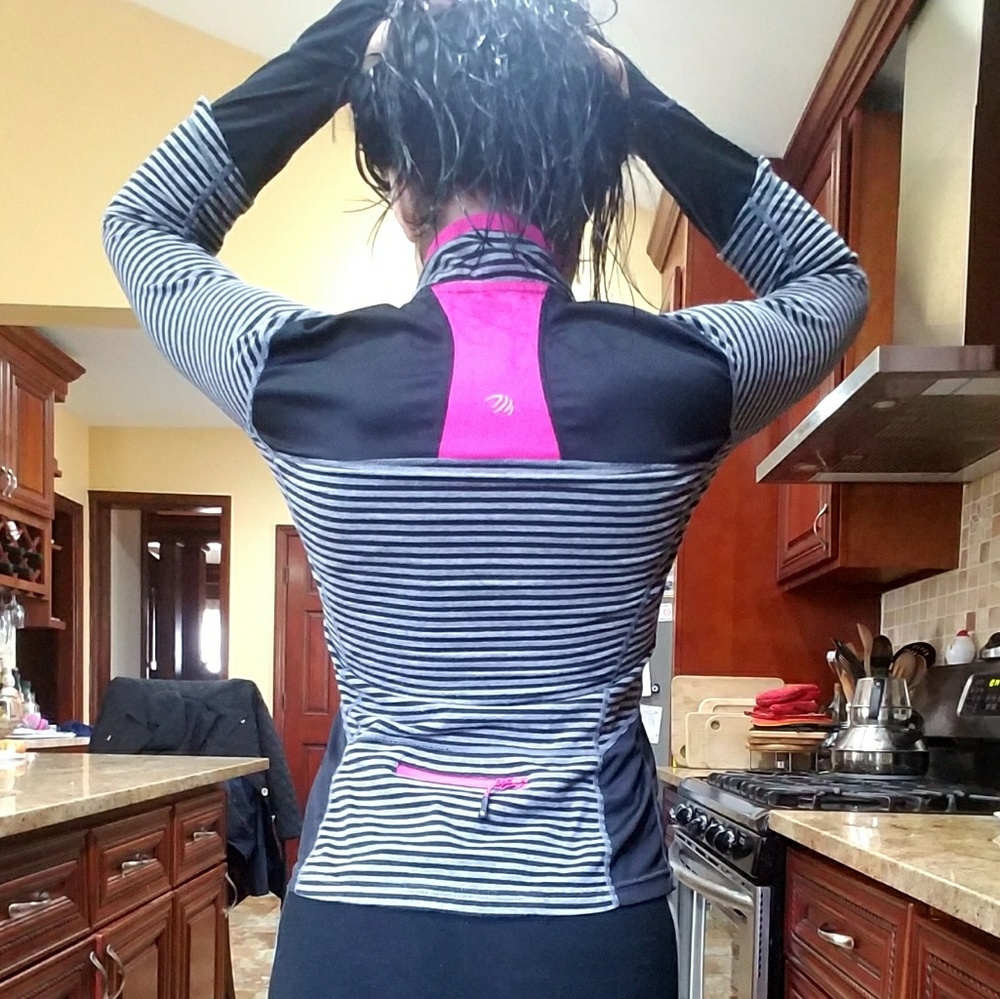 Light athletic pullover - Picture 2 of 4