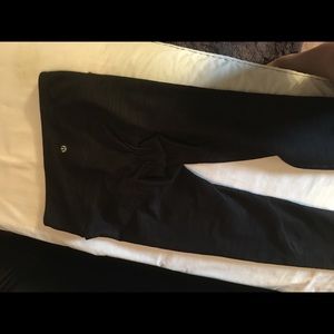 Lululemon capris black with black pinstripe