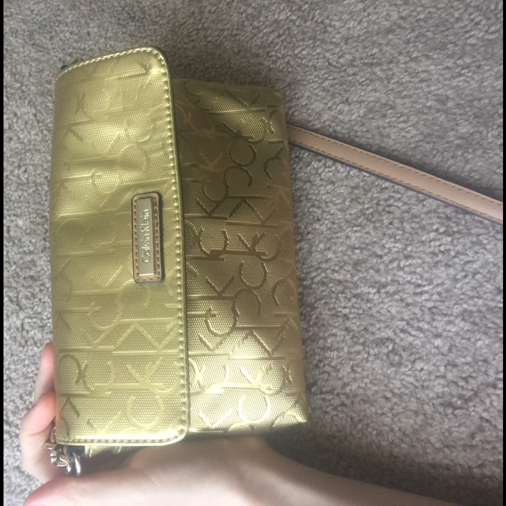 Calvin Klein cross body purse!! NWOT