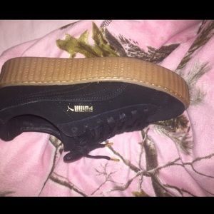 Rihanna pumas
