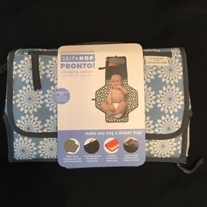NWT Pottery Barn Skip Hop Pronto Changing Station
