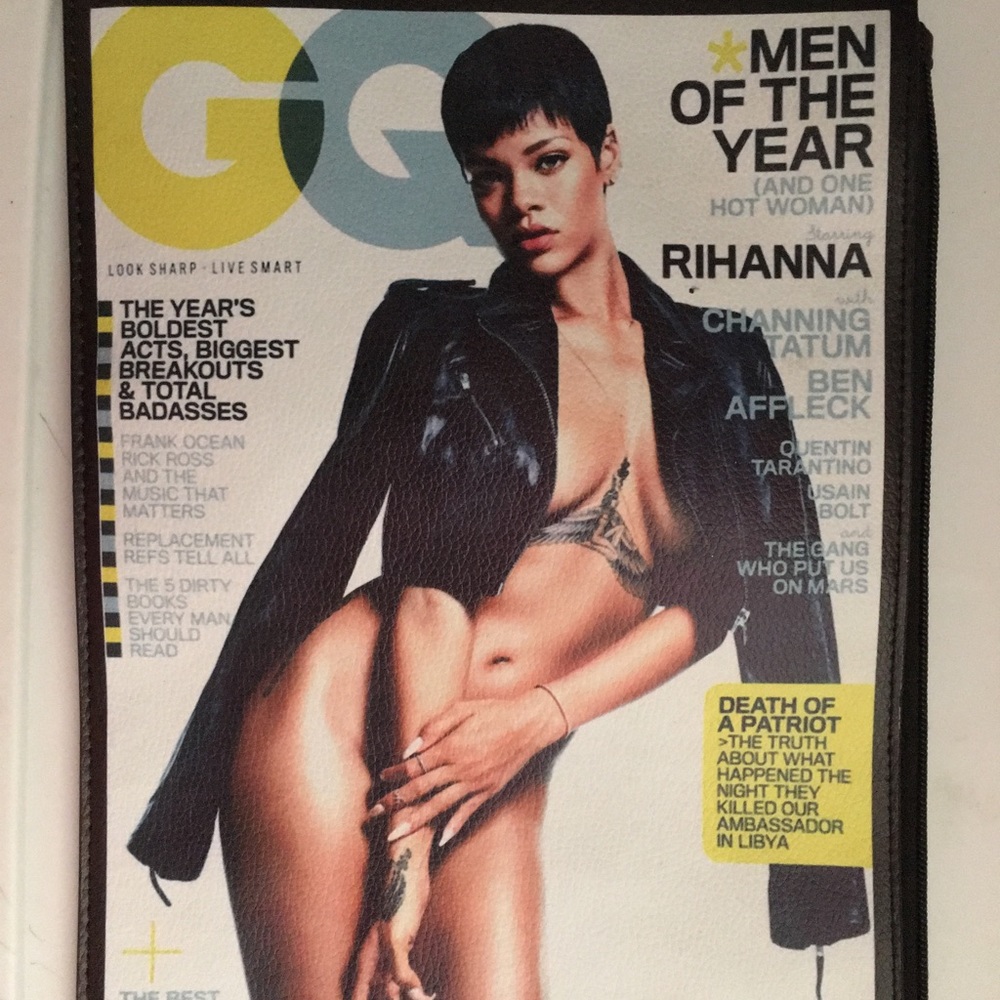 Magazine Clutch 👛