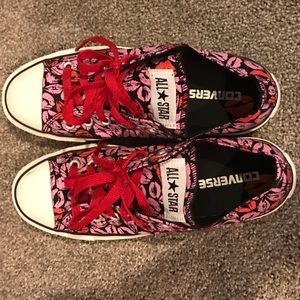 Lip Converse, size 8.