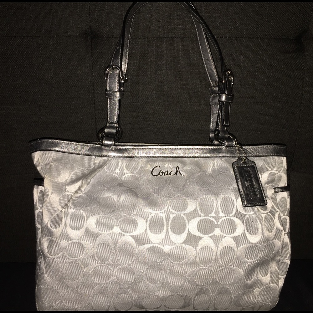 Authentic Coach tote