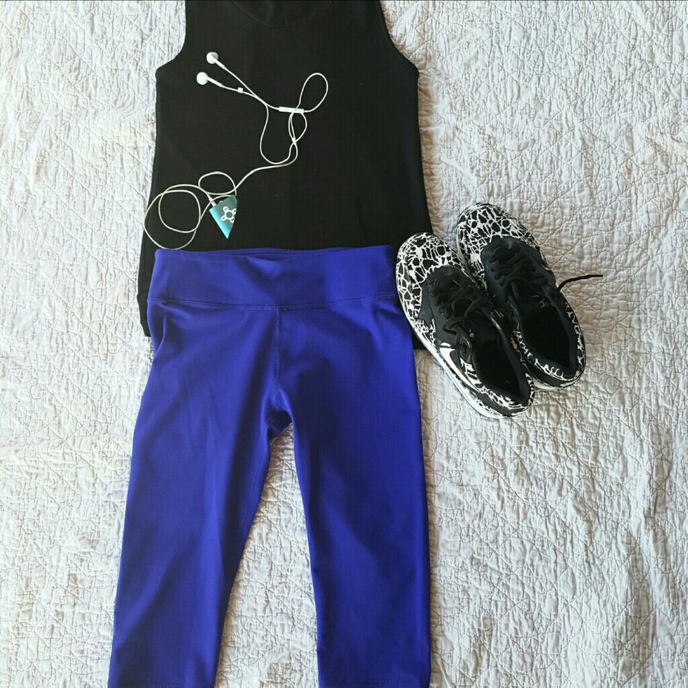 Fabletics Capri Salar Crop EUC