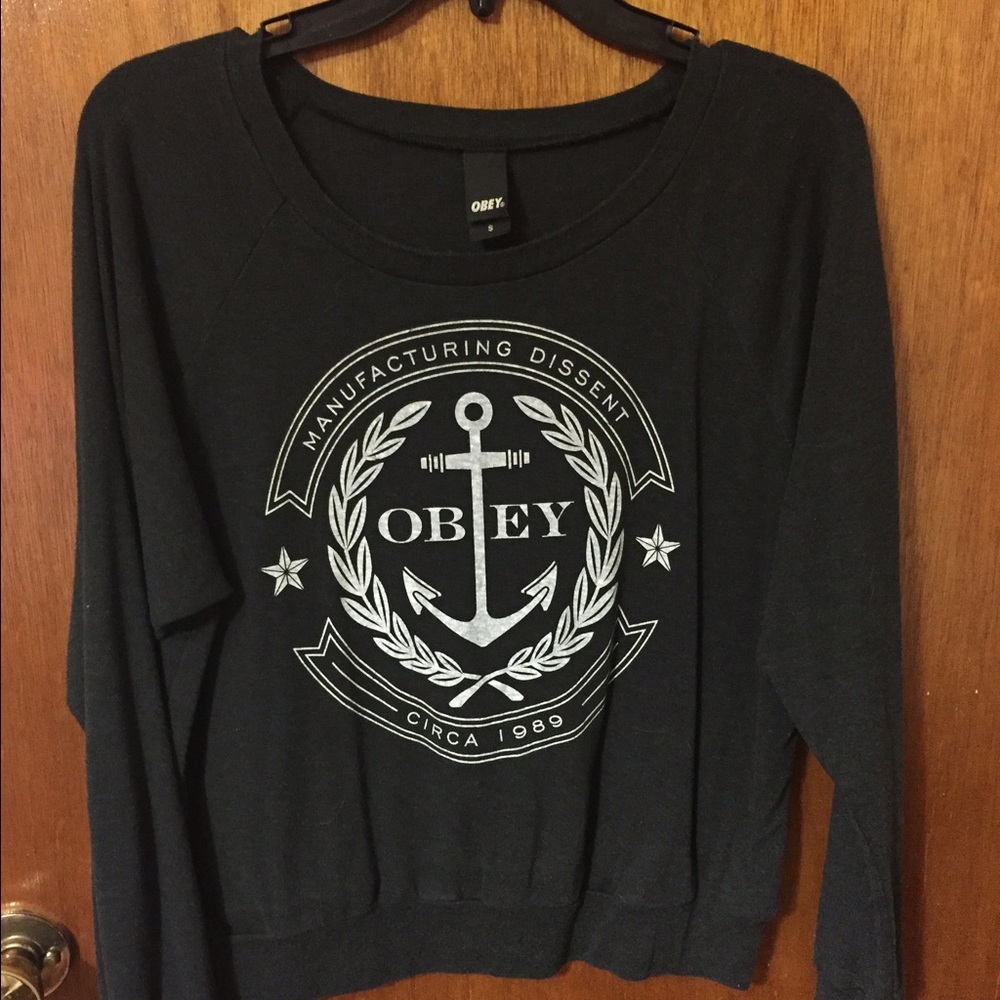 OBEY crew neck