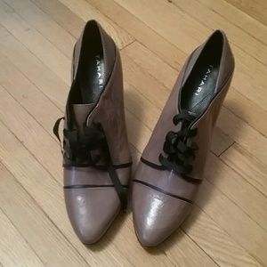 Tahari shoes