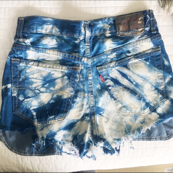 Levi's 550 High Waist Shorts - Picture 2 of 4