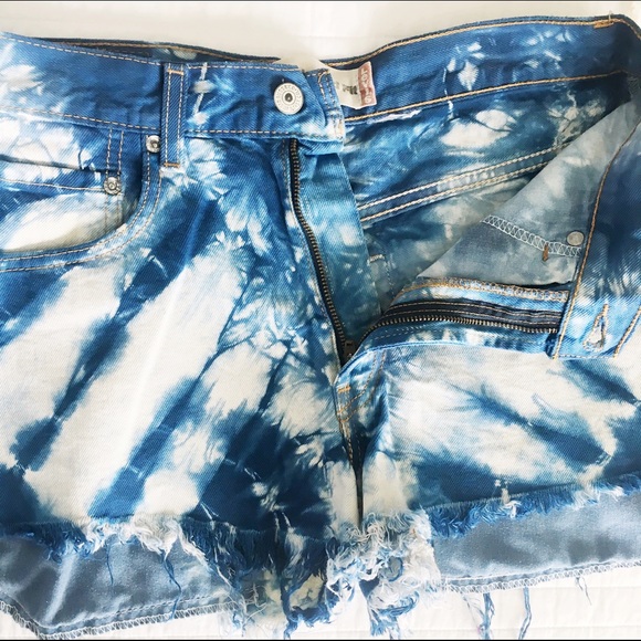 Levi's 550 High Waist Shorts - Picture 4 of 4