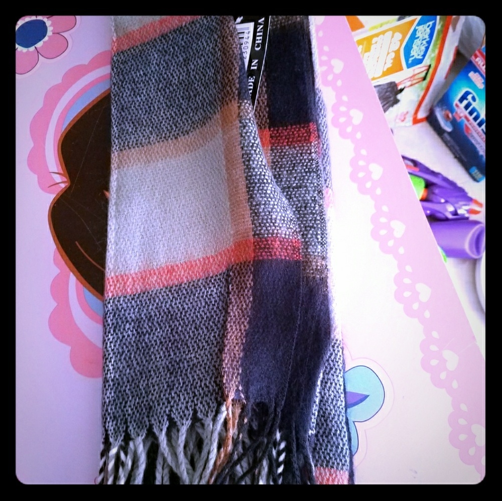 Long warm unisex scarfs