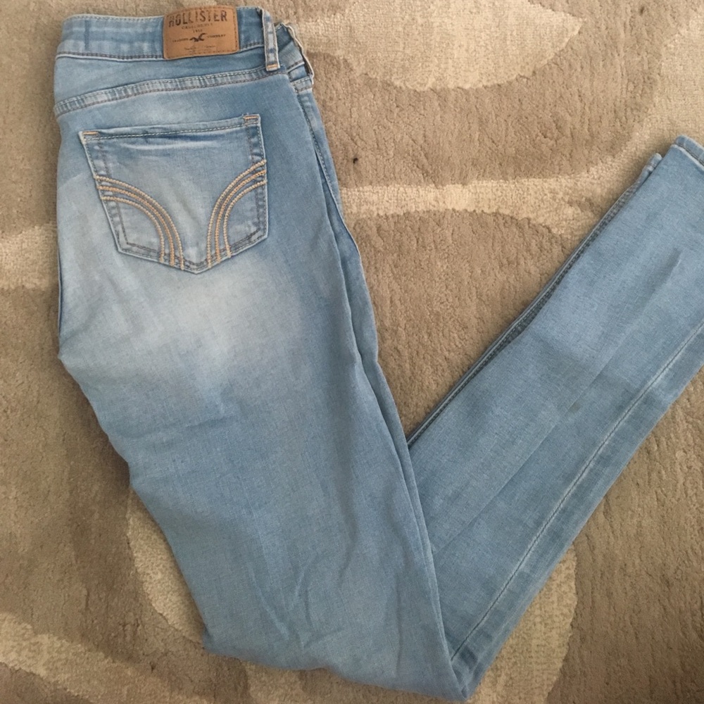 HOLLISTER CO. Skinny jeans!