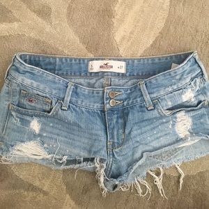 HOLLISTER Co. light wash jean shorts!