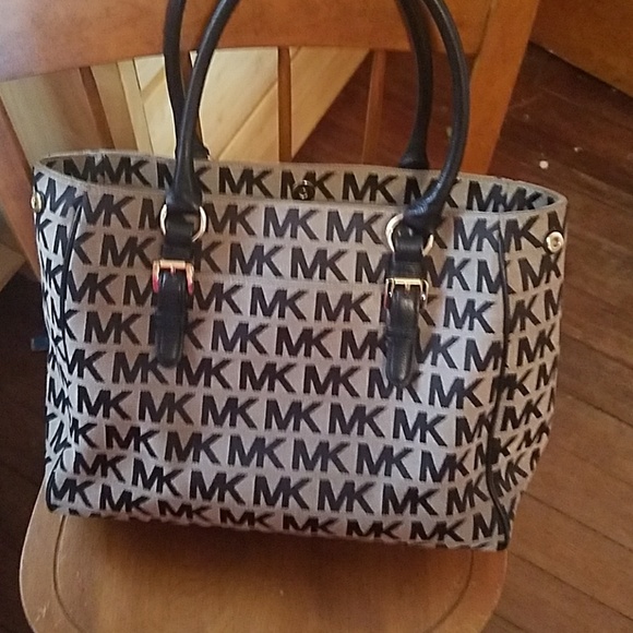 Michael Kors bag - Picture 2 of 4
