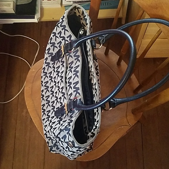 Michael Kors bag - Picture 3 of 4