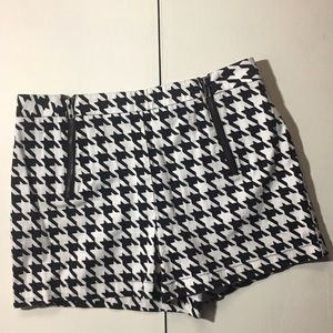 High Waisted Houndstooth Zipper Shorts