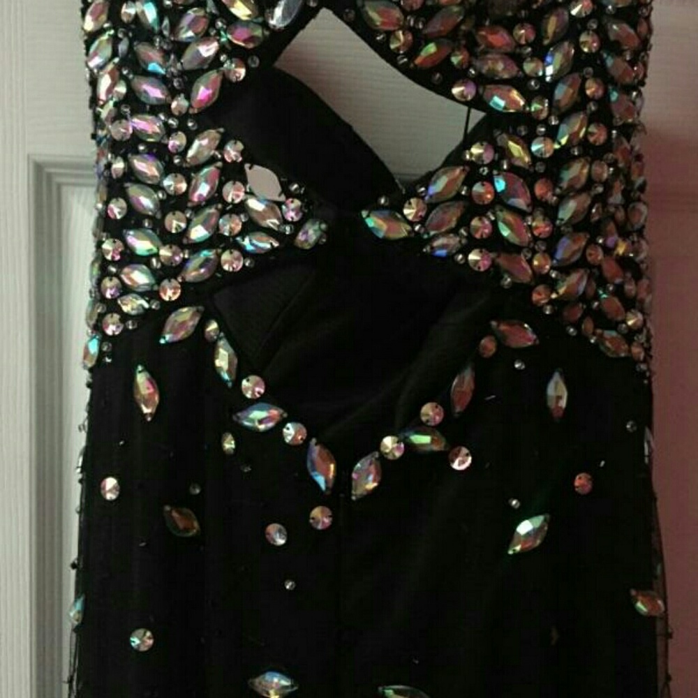 Gorgeous Formal Gown - Picture 3 of 4