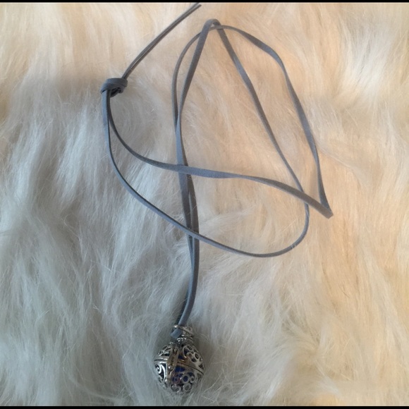 Diffuser Necklace in Silvertone - Picture 2 of 2