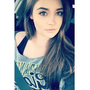 Meet your Posher, Danielle