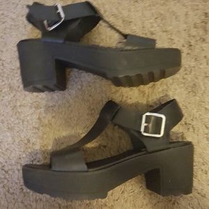 Steve Madden Black Strappy Chunky Heels
