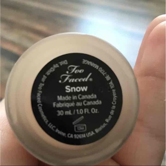 Too Face Born This Way Foundation - Picture 2 of 2