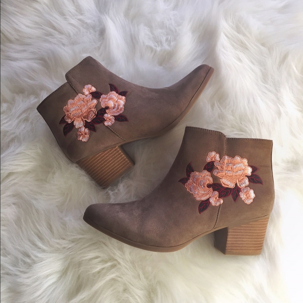 -LAST PAIR: SALE- Floral Embroidered Boot - Picture 2 of 6