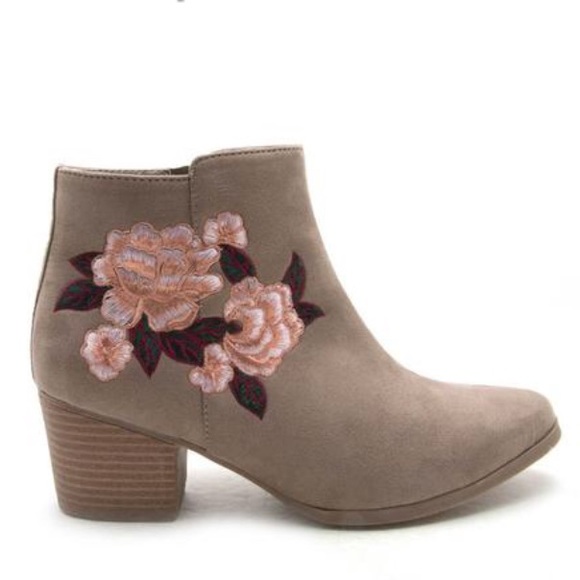 -LAST PAIR: SALE- Floral Embroidered Boot - Picture 6 of 6