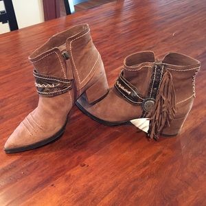 Donald J Pliner booties