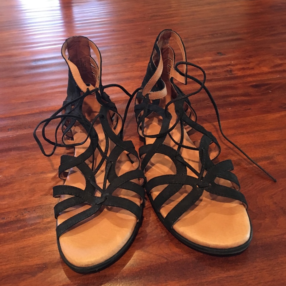 Black Kenneth Cole Gladiator sandal