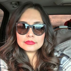 Meet your Posher, Gabriela